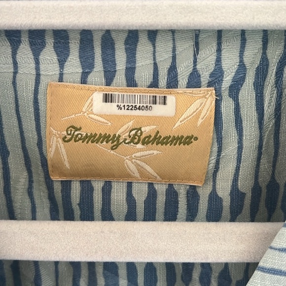 Men's Tommy Bahama Blue and White Casual Button Down 100% Silk Shirt size XL - Picture 2 of 7